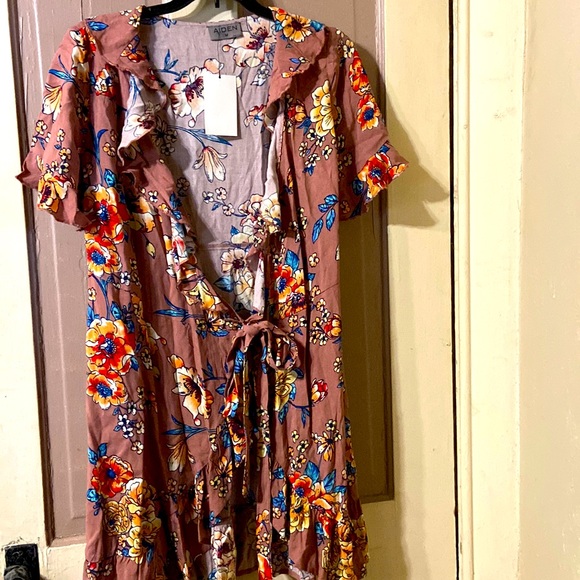 Flowered wrap around dress - Picture 1 of 6